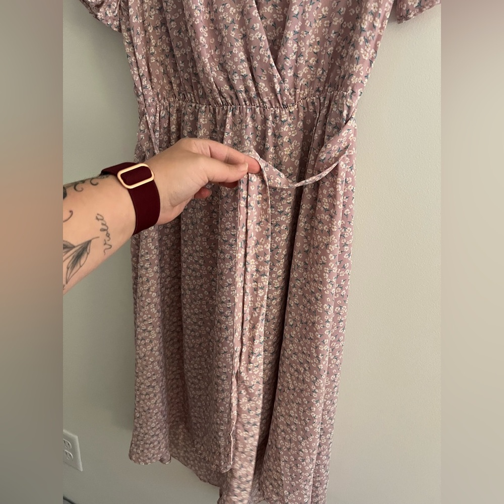 Sienna Sky Mauve Floral Wrap Midi Dress – Size Small - Picture 3 of 6